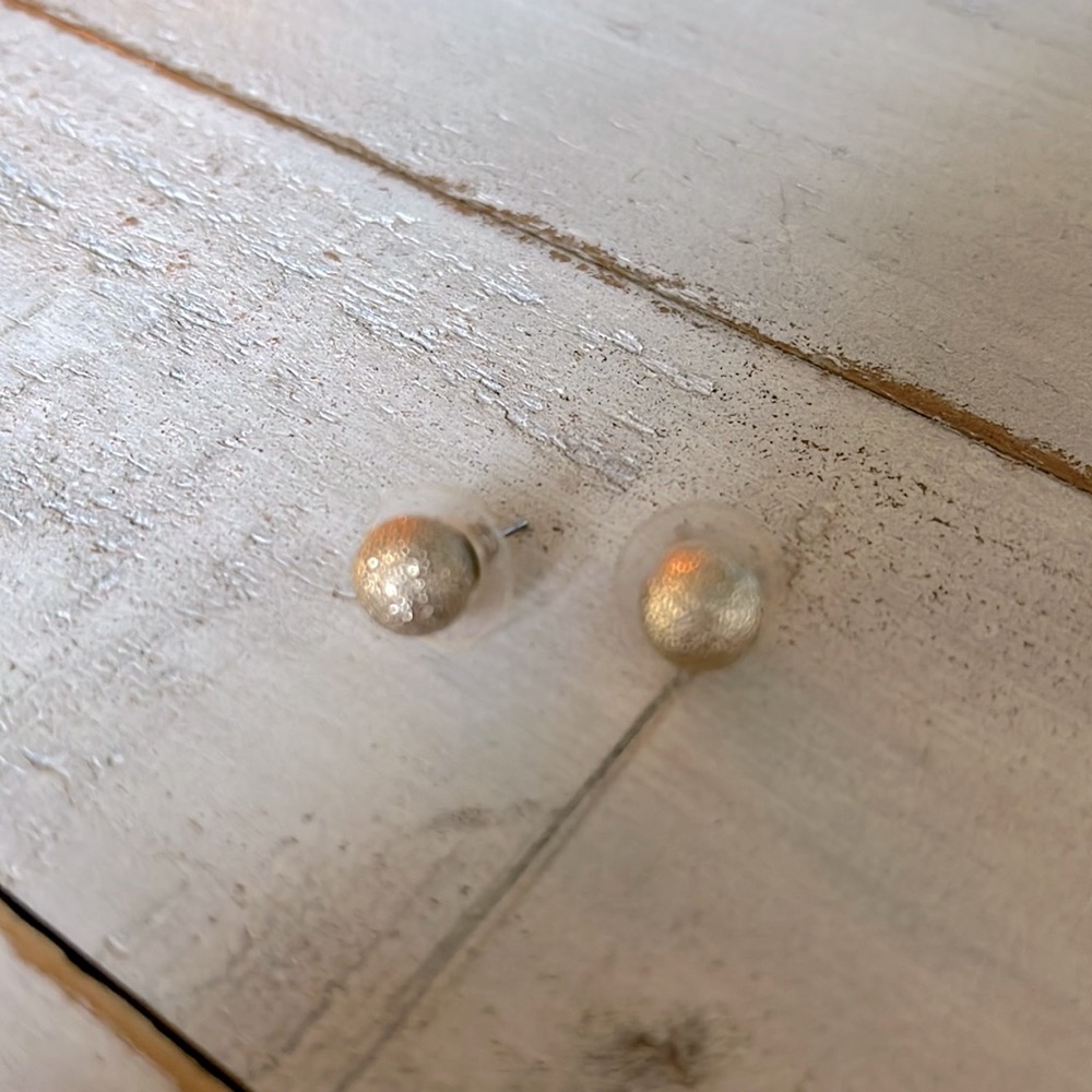 Gold circle studs
